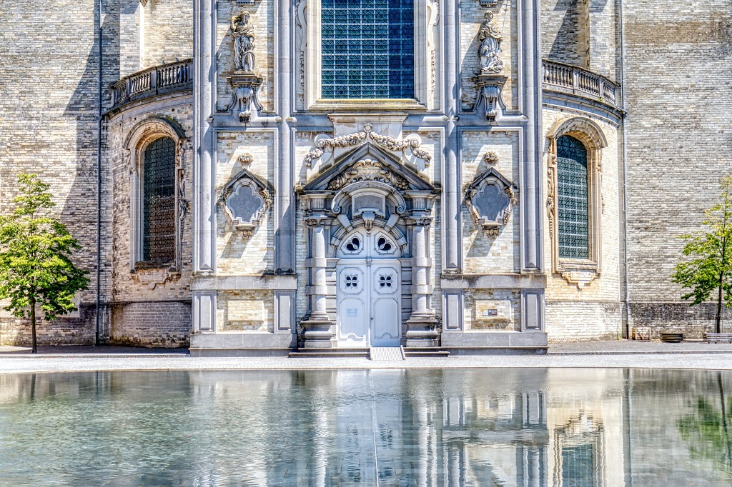 HDR Abbaye Abdij van Averbode religie reliogion belgie belgique kerk eglise spiegelvijver klooster kerkfotografie kathedraal rooms katholiek